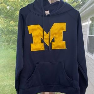 Worn Men’s Medium Michigan sweatshirt